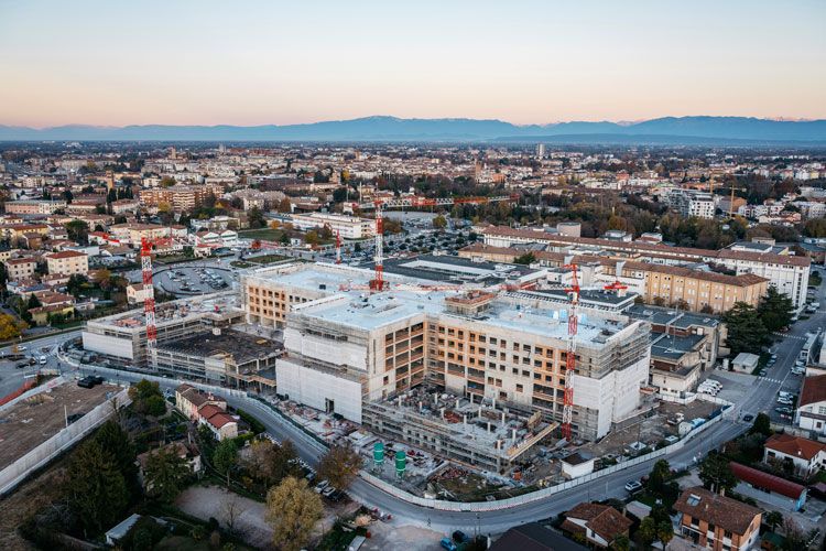 LA CITTADELLA DELLA SALUTE - Un nuovo polo sanitario altamente tecnologico che nasce dal rinnovamento e ampliamento dell’ospedale di Treviso
